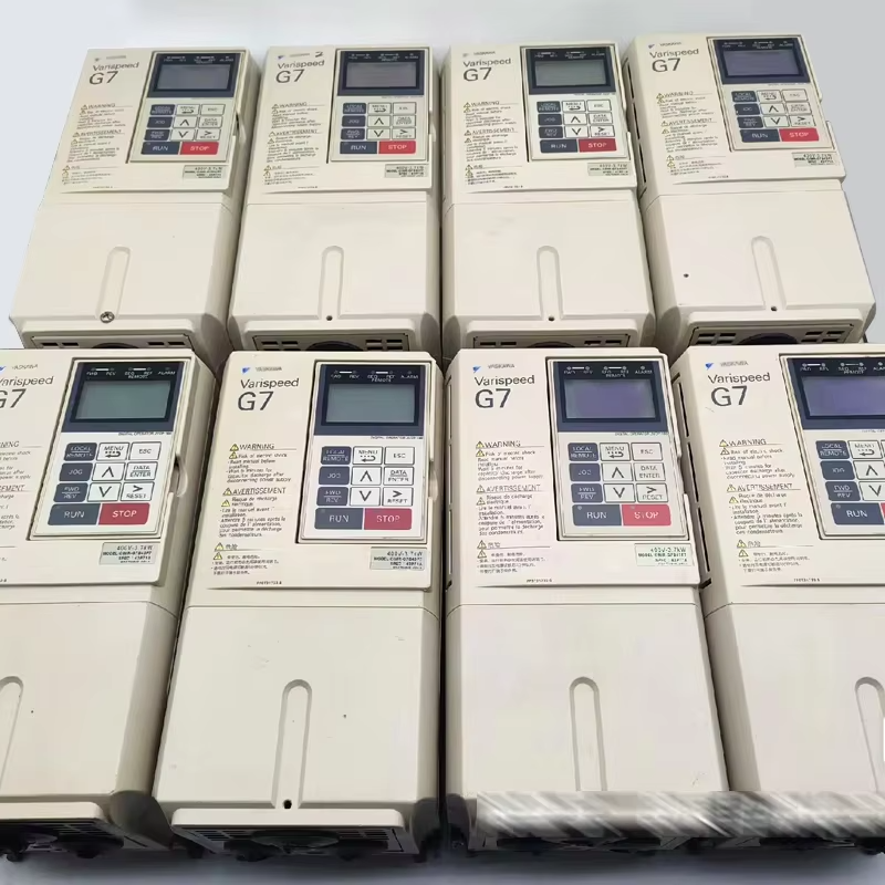 VTSP378 L1000A ลิฟต์อินเวอร์เตอร์ความถี่ Yaskawa 7.5kw 3 เฟส 400VAC สำหรับอาคารสำนักงาน